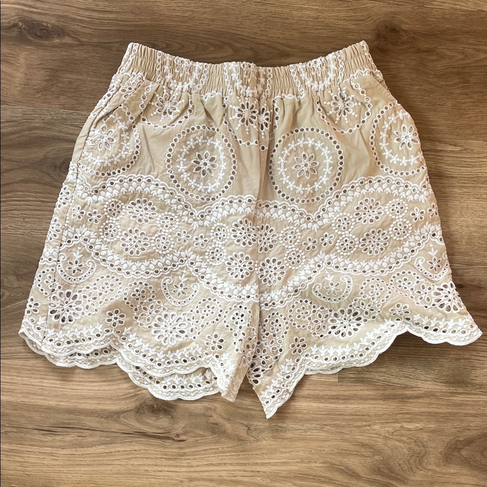 Chic Beige Lace High Waist Women Shorts - sz M - NWT